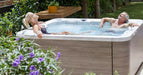 Spa Feel Aquavia avec 32 jets d’eau ergonomiques pour relaxation