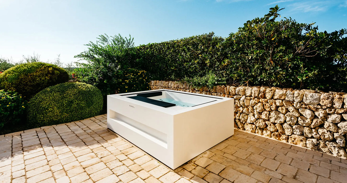 Jacuzzi Home Aquavia avec 20 jets d’hydromassage ciblés Provence Spa